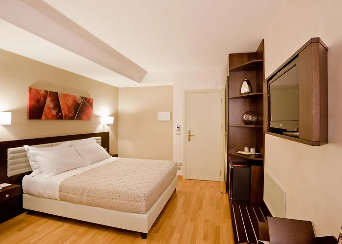 Breaking Business Hotel