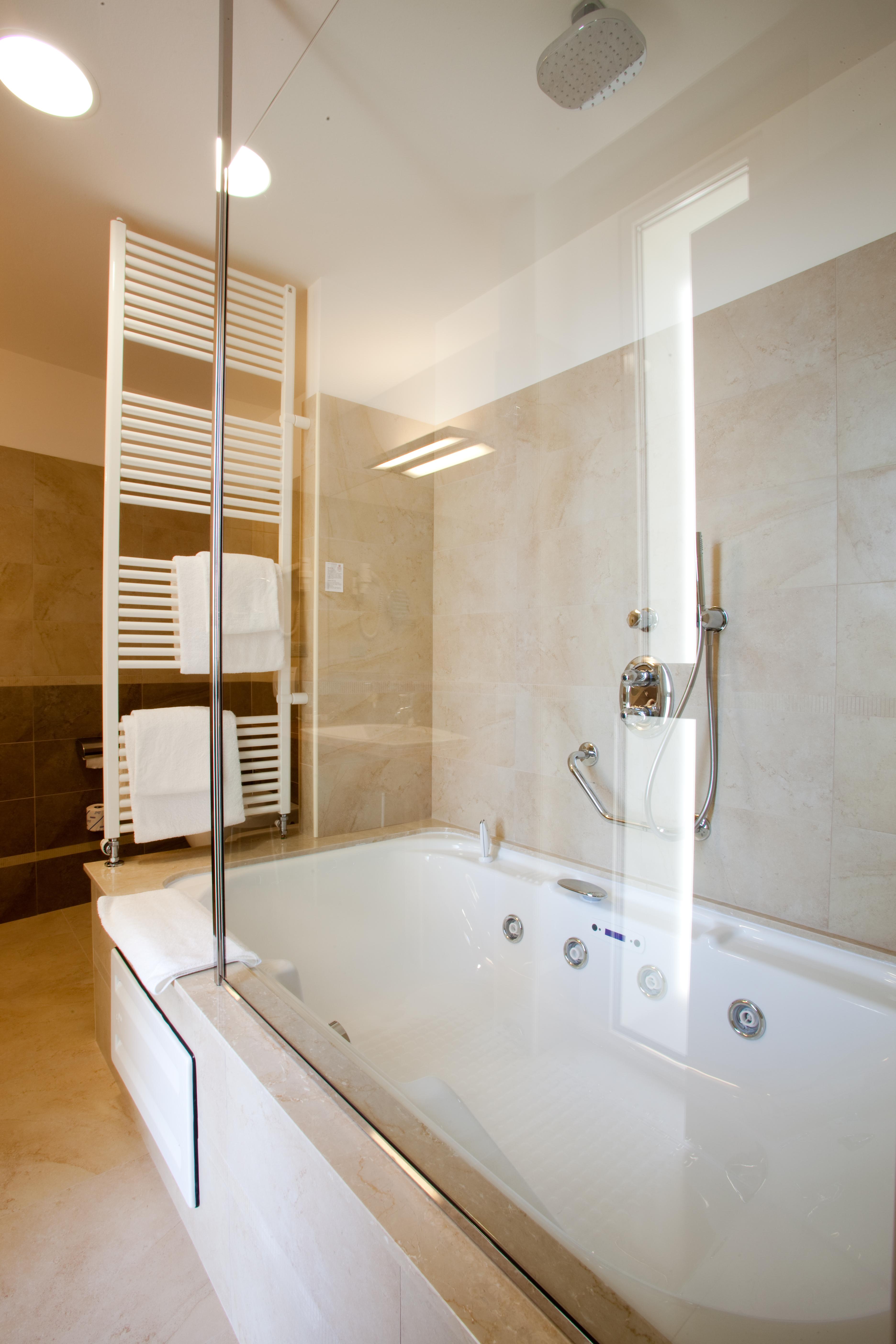 Hotel Breaking Business 4*