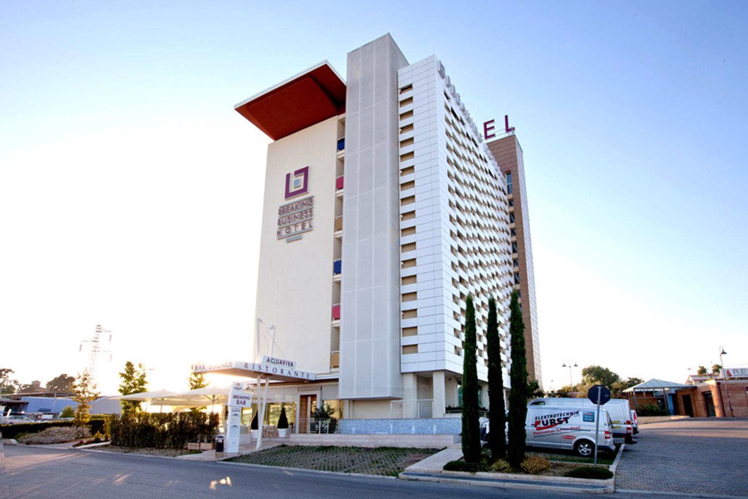 Hotel Breaking Business Mosciano SantʼAngelo