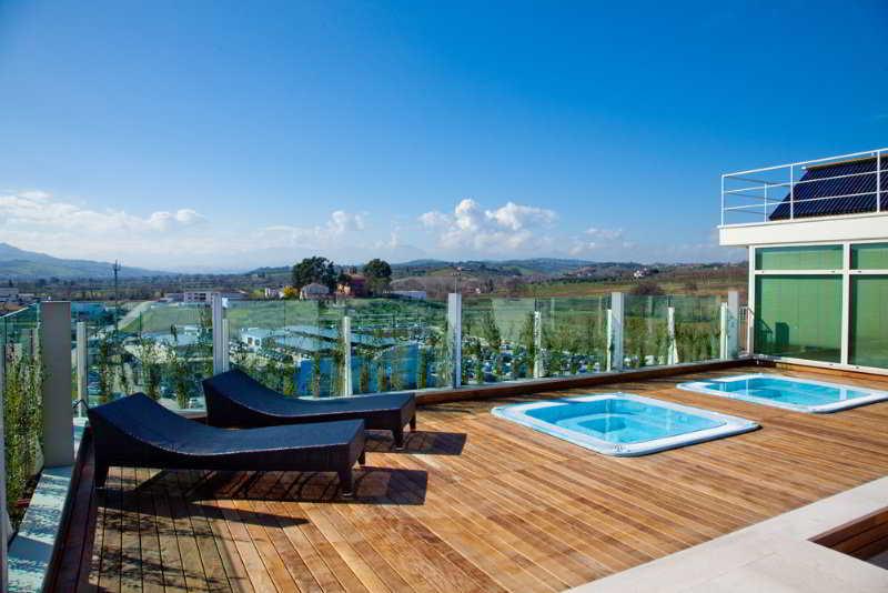 Breaking Business Hotel Mosciano SantʼAngelo