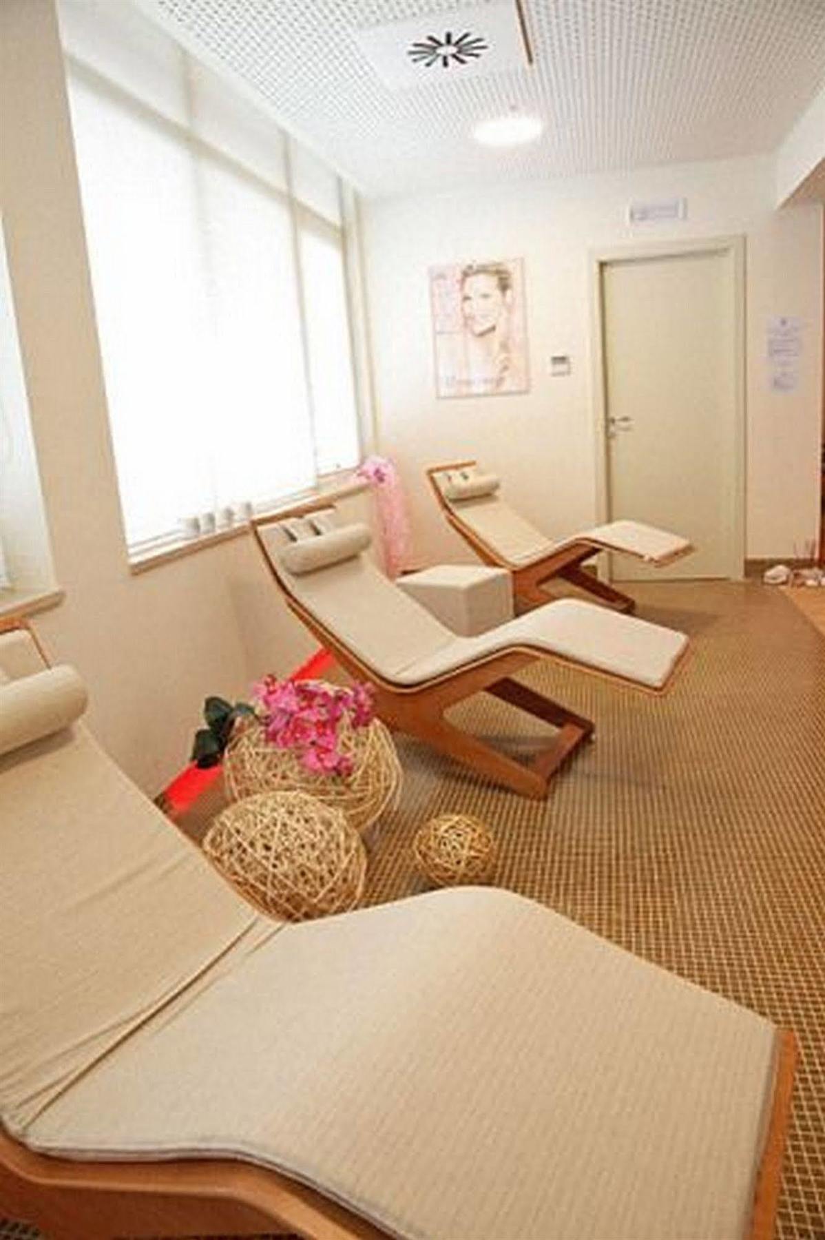 Hotel Breaking Business 4*