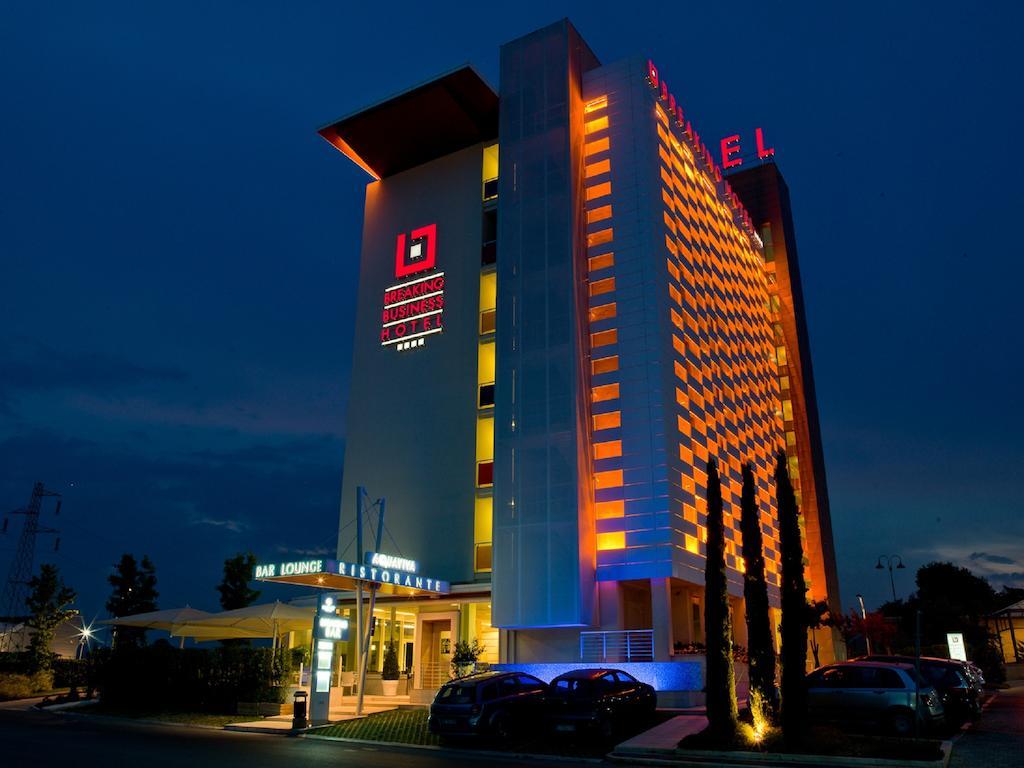 Hotel Breaking Business