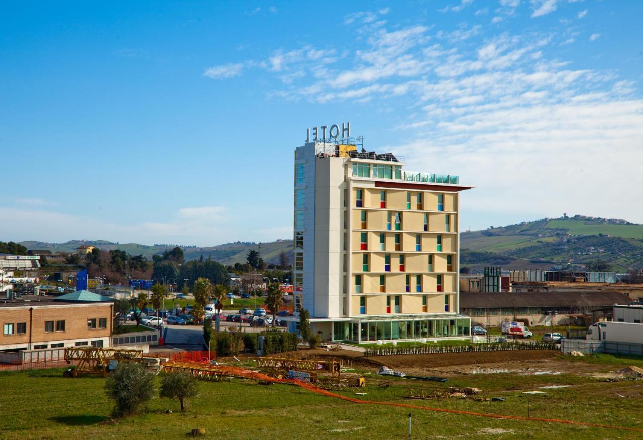 Breaking Business Hotel 4*